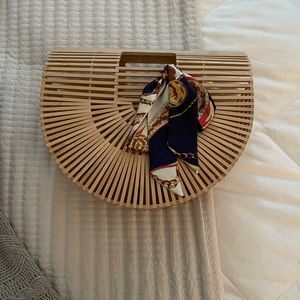 Straw summer handbag